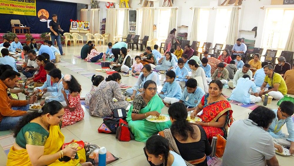 RVK – Arkavati Hosts Family Dinner for Campers (8)